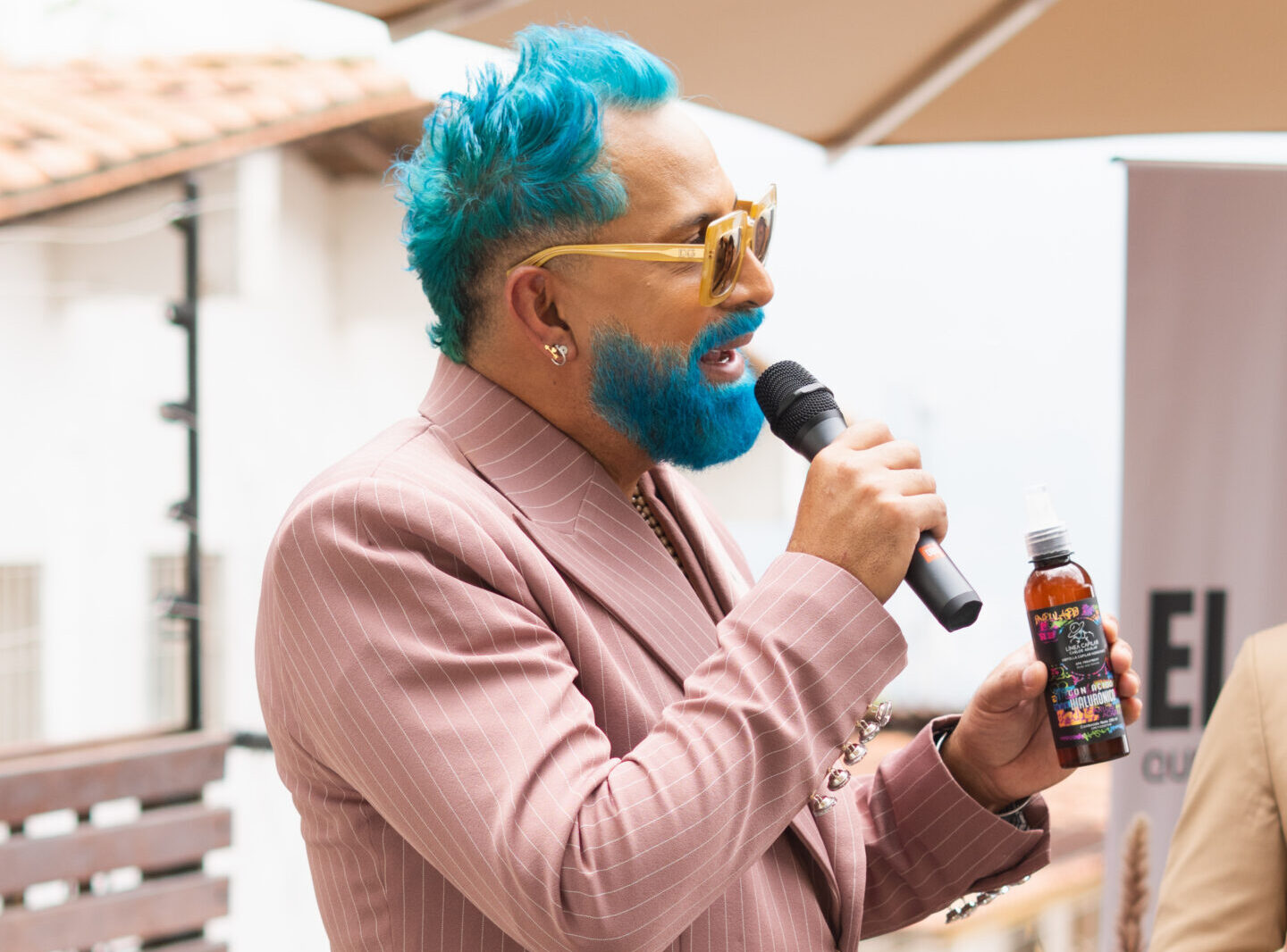Carlos Aguilar potencia su línea capilar con Ácido Hialurónico en nueva presentación de 250 ml