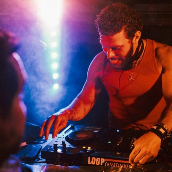 Naim Zarzour: El sexy DJ Venezolano-Sirio-Libanés que seduce la movida nocturna internacional