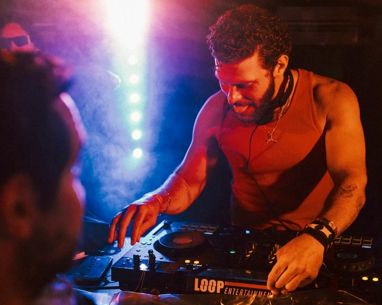 Naim Zarzour: El sexy DJ Venezolano-Sirio-Libanés que seduce la movida nocturna internacional
