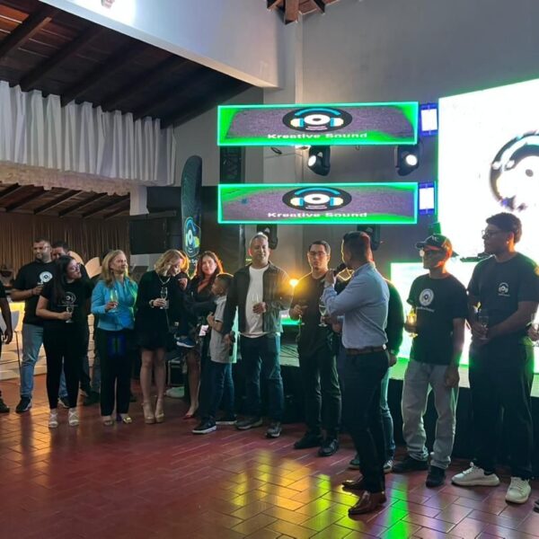 Kreative Sound celebra una década de éxitos y anuncia nuevo plan de financiamiento en evento especial