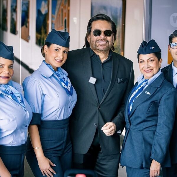 Aerolíneas Estelar celebra 18 años con desfile de moda en pleno vuelo