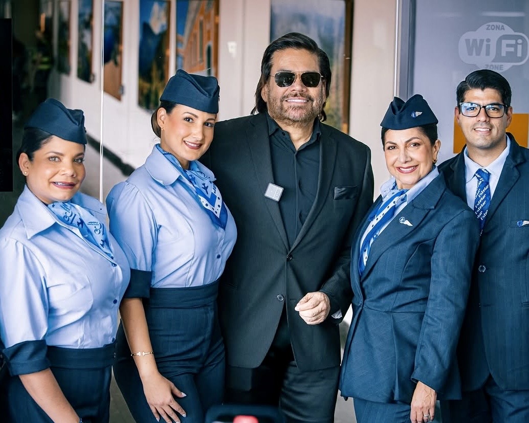 Aerolíneas Estelar celebra 18 años con desfile de moda en pleno vuelo