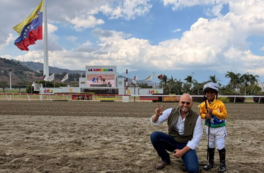 Julio León Heredia recibe Presidencia del Instituto Nacional de Hipódromos y reconoce labor de Antonio “El Potro” Álvarez
