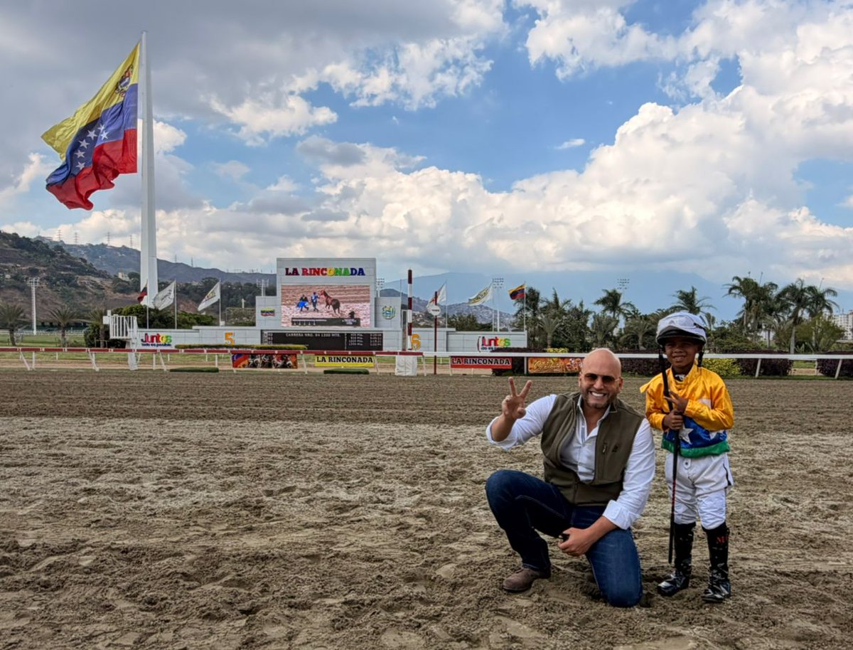 Julio León Heredia recibe Presidencia del Instituto Nacional de Hipódromos y reconoce labor de Antonio “El Potro” Álvarez