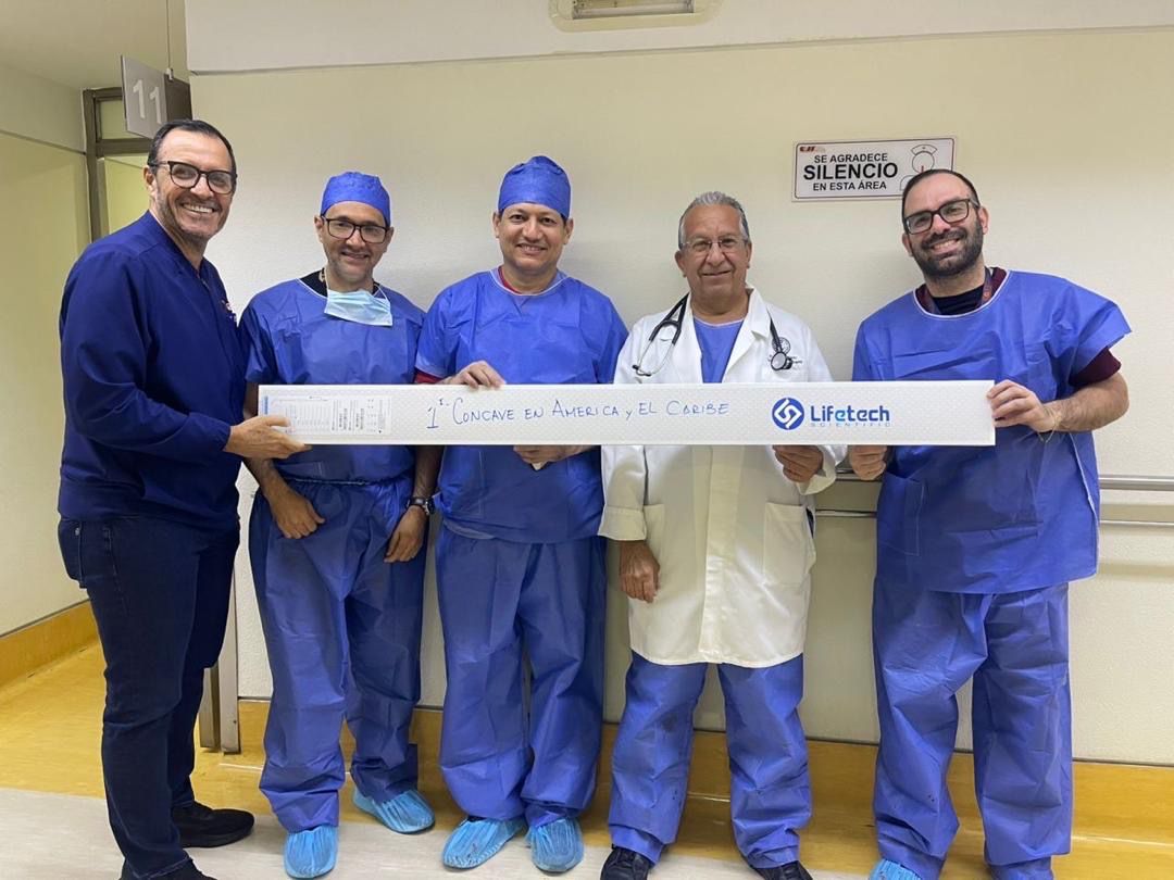 Primer Implante en América de la Endoprótesis CONCAVE para la reparación endovascular total de arco aórtico de la mano del Cirujano Cardiovascular Chadi Nasser y el cardiólogo intervencionista Víctor Rodríguez