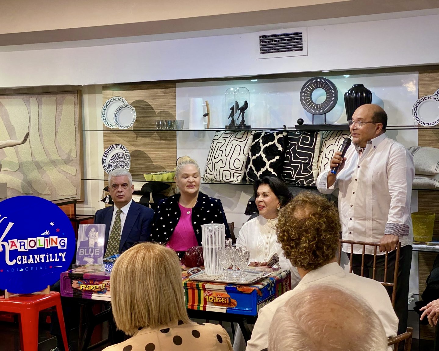 Aura Marina Hernández presento “Blue, la incansable”