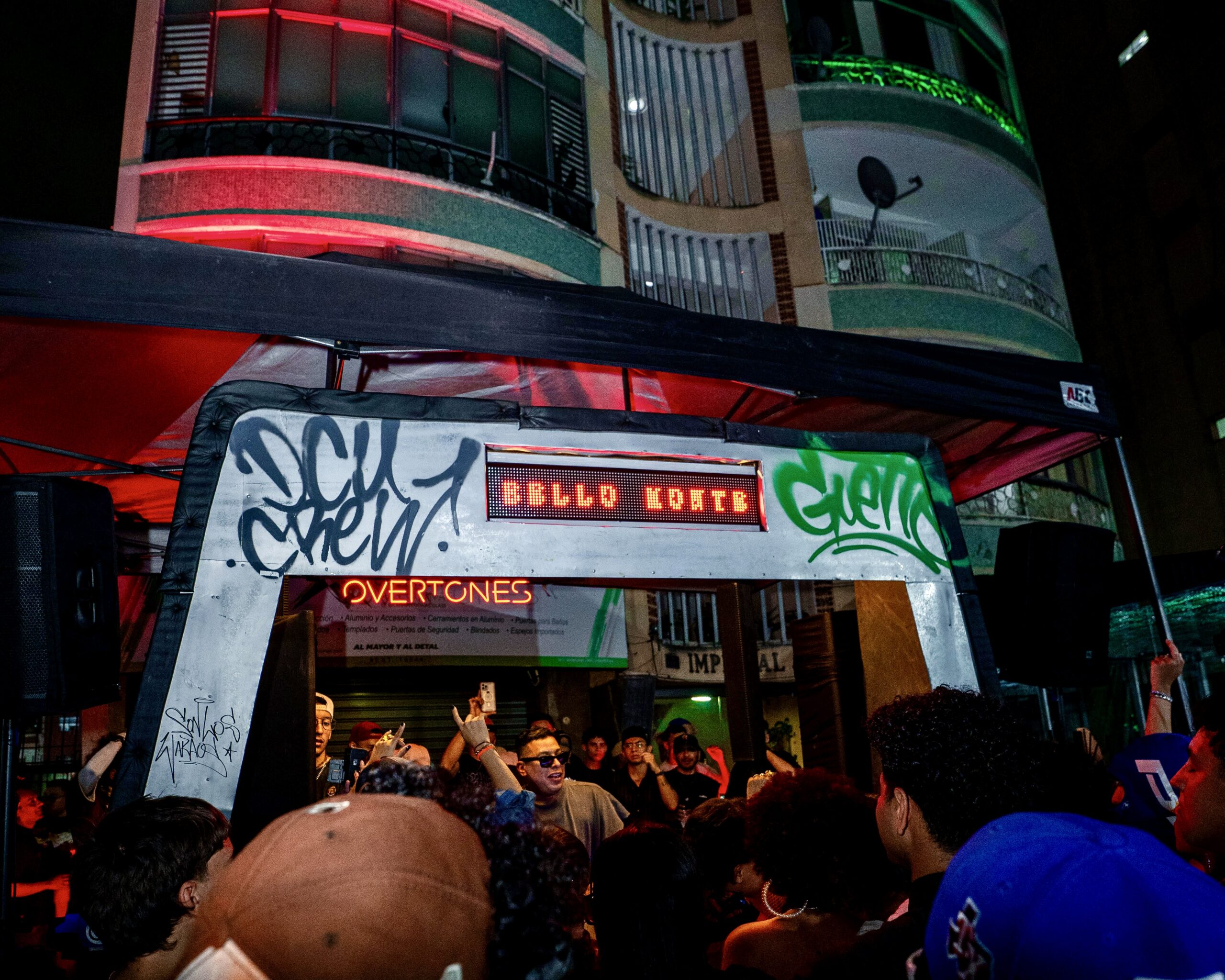 Tony Guerra y Overtones reviven la música electrónica en Caracas con Caminarte 2026