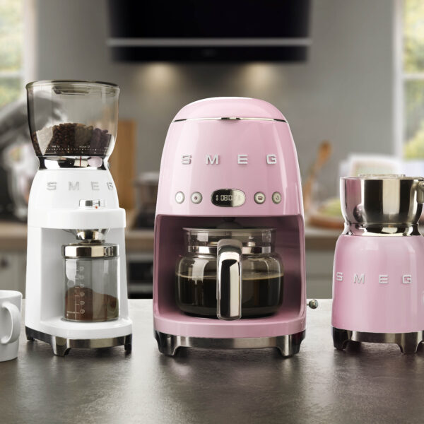 La estética de los años 50 aterriza en Venezuela: INNOVAR presenta la exclusiva colección SMEG para cocinas con estilo