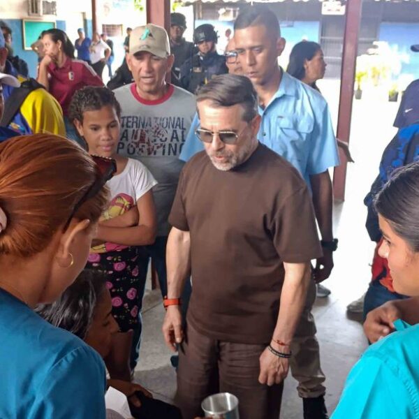 Gobernador Lacava visitó refugios de atención a familias afectadas por terremotos en Juan José Mora