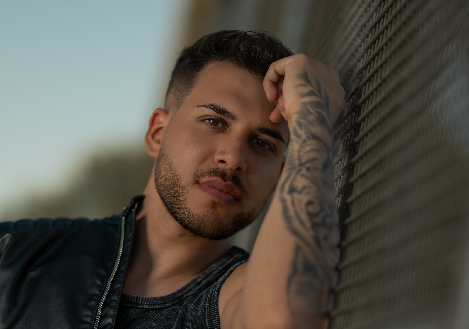 Tony Lozano rompe la Bachata Sensual con “Miradita Asesina”