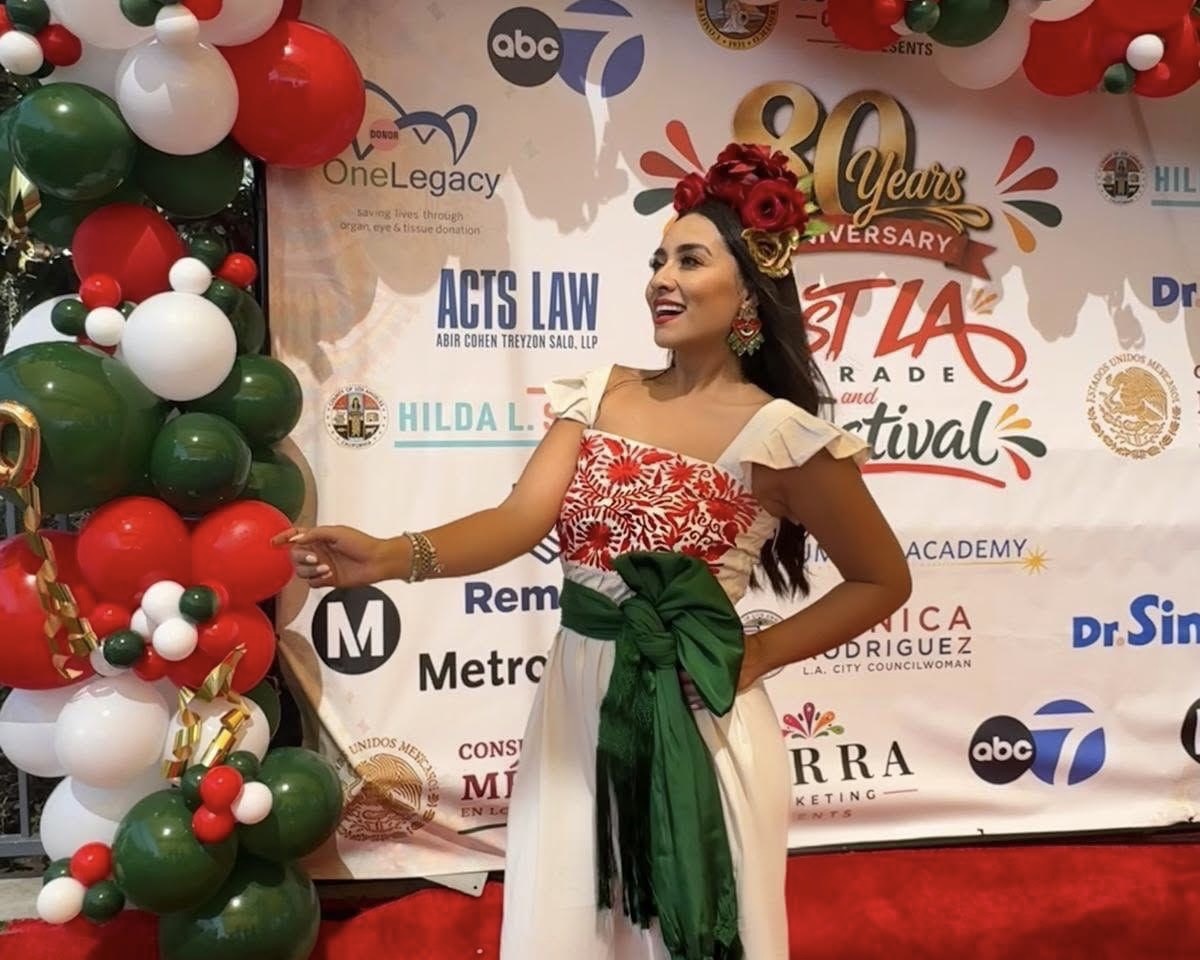 Nitzia Chama Brilla como madrina del 80 aniversario del Desfile de la Independencia de México del Este de Los Ángeles junto a Gabriel Soto