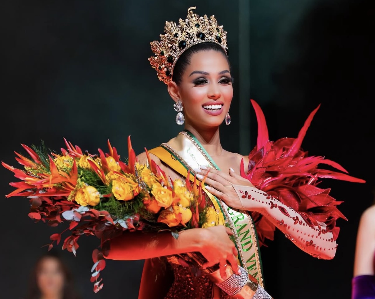 Lady Di Mosquera parte a Tailandia para el Miss Grand Internacional 2026