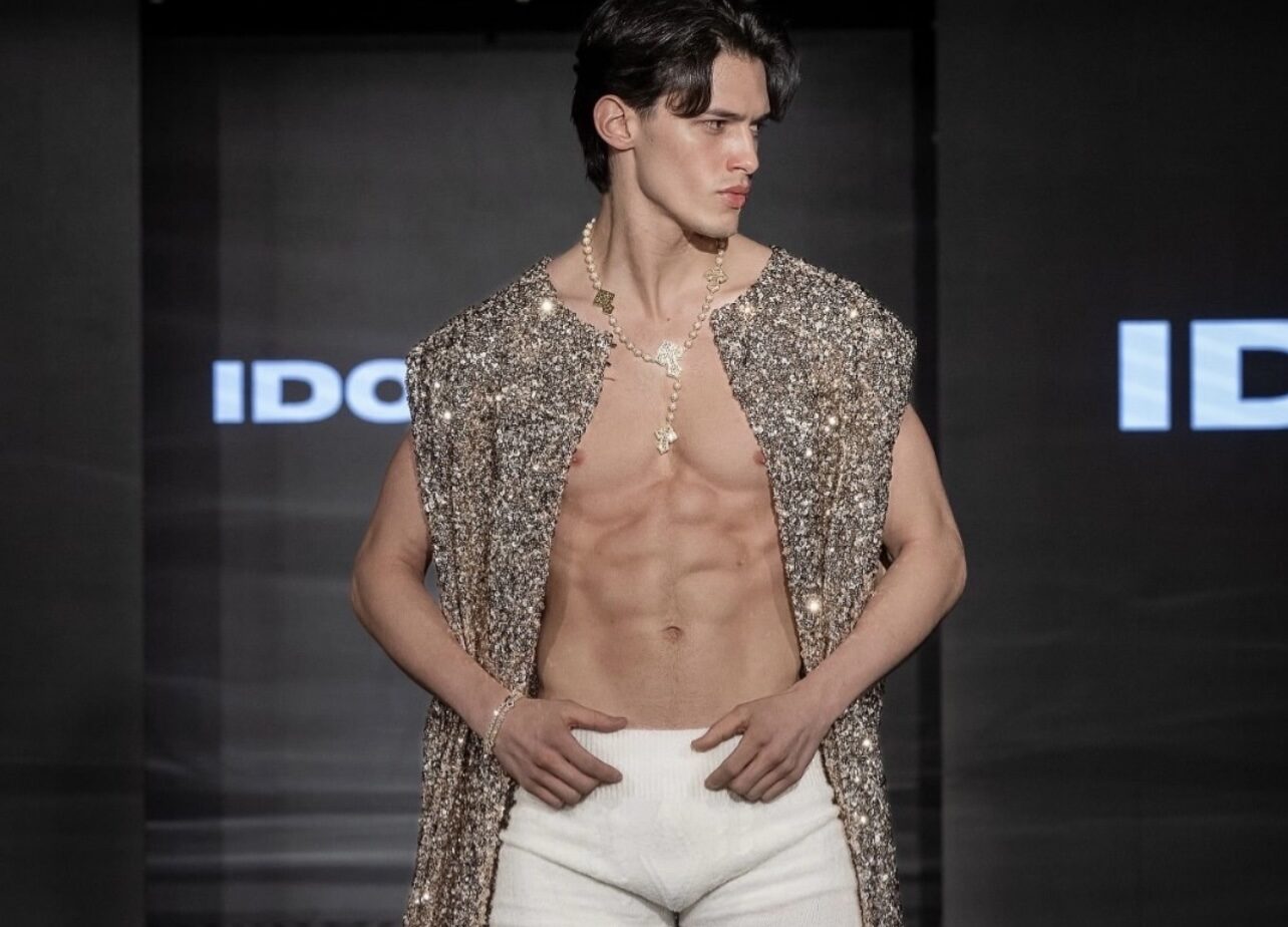 Sergio Azuaga consagra su estatus como modelo internacional tras deslumbrar en el desfile de Idol Jose en la NYFW