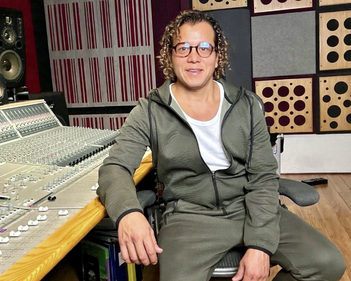 Raúl Stefano presenta “Eres Mía”: Una salsa romántica que celebra el poder transformados del amor