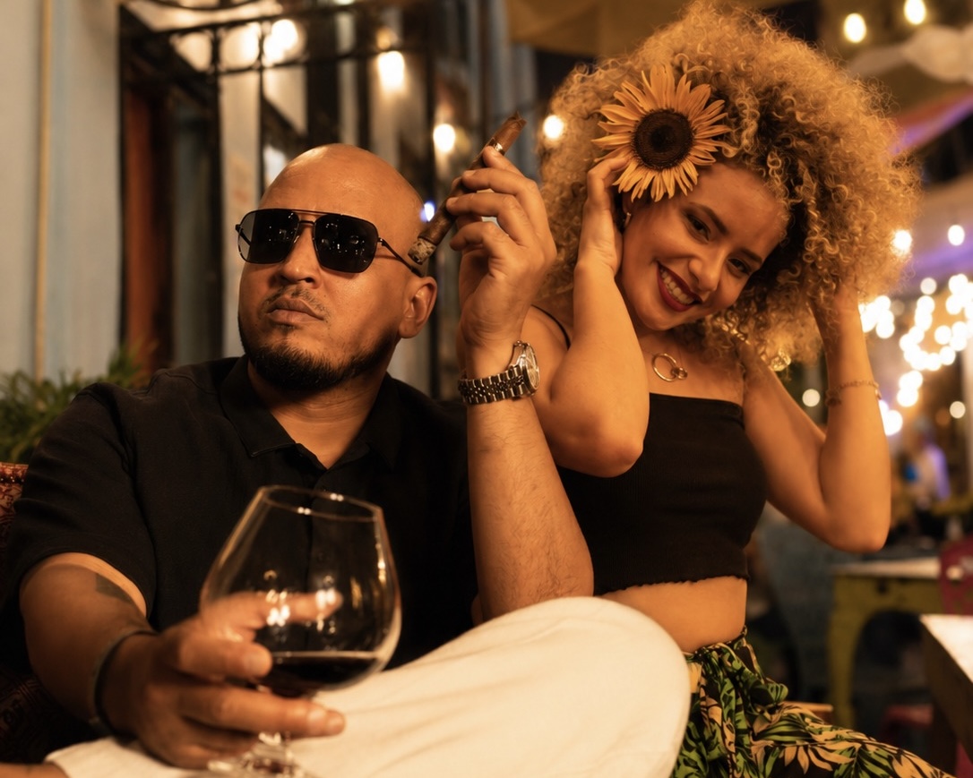“Todo lo que Tengo es Tuyo”: Daniela Darlin y Nic N’taya celebran sus raíces cubanas al ritmo de la salsa