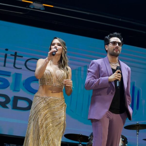 Luz Kelly y Gabo Ramos: La dupla de presentadores internacionales que brilló en los Premios Monitor Latino Awards 2026