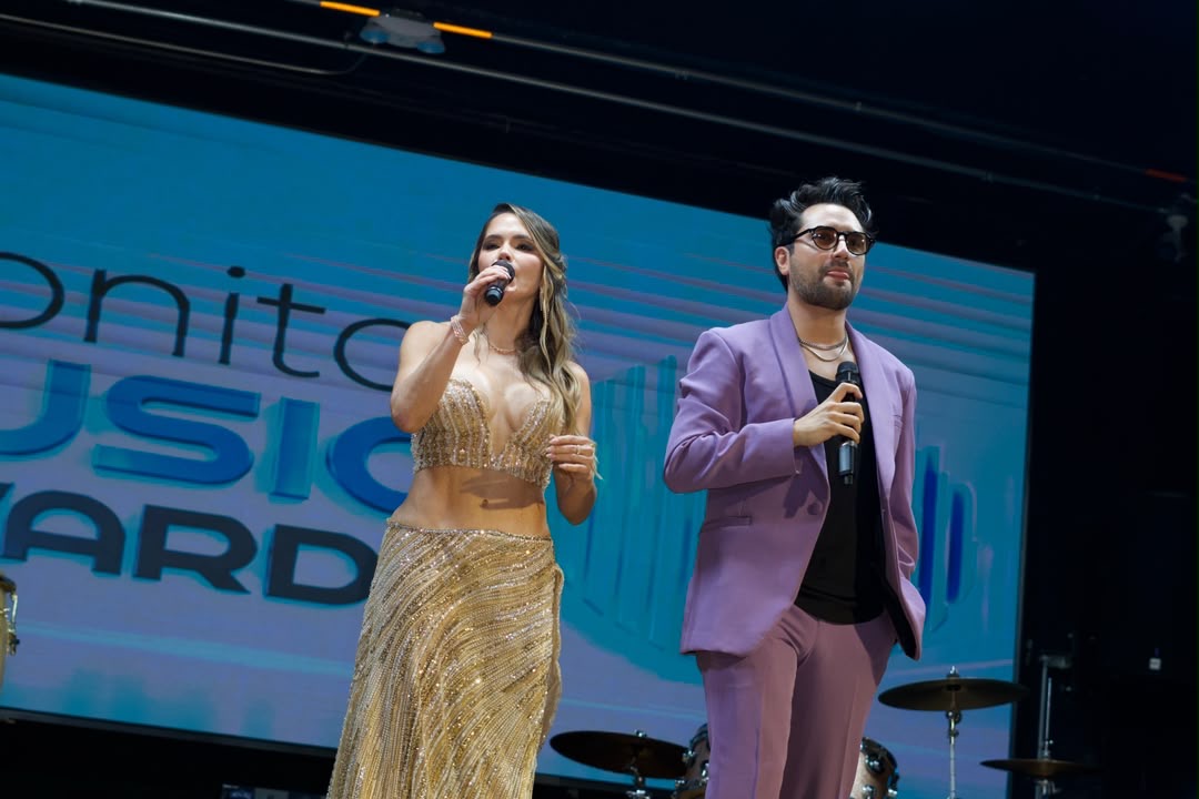 Luz Kelly y Gabo Ramos: La dupla de presentadores internacionales que brilló en los Premios Monitor Latino Awards 2026