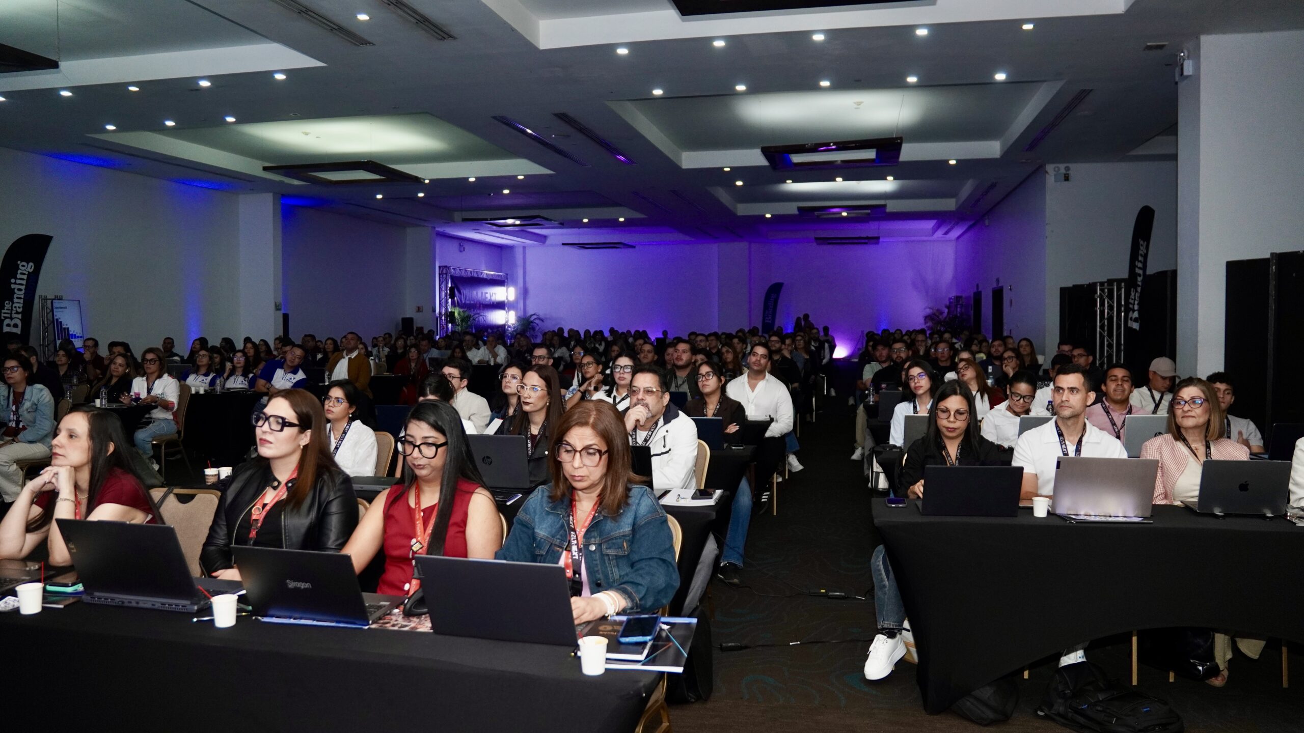 Weplash revoluciona el país con 6 fechas sold out, 3 ciudades y más de 1.500 personas inscritas para capacitarse en tecnología sin trabas y sin VPN