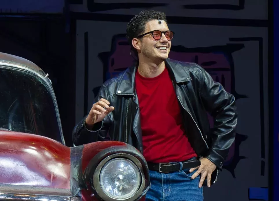 José David hace historia al convertirse en el primer venezolano en interpretar a Kenickie de Vaselina