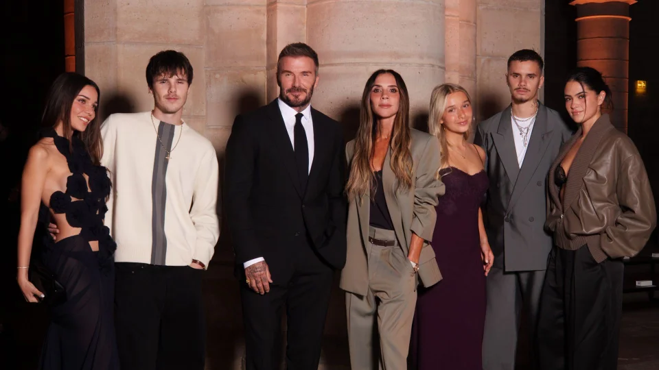 La gran noche de Victoria Beckham en París: Posh Spice toma por asalto la Paris Fashion Week