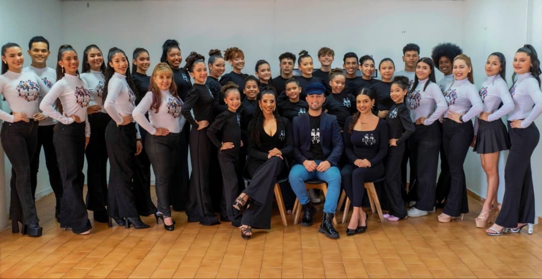 La Estación de la Moda: destacando el Cambio de Nivel de los Estudiantes en la Academia de Formación, Presentación de Diseñadores de Moda y Modelos Protagonistas de la V Edición – Temática “Conexión Latinoamericana”
